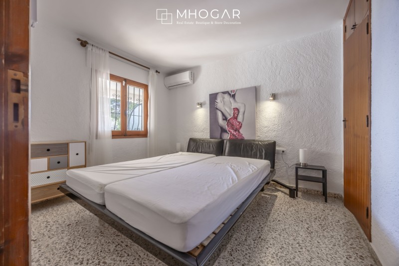 Venta - Villa mediterránea frente a la Cala Baladrar con un gran potencial en, Benissa Costa Blanca! 